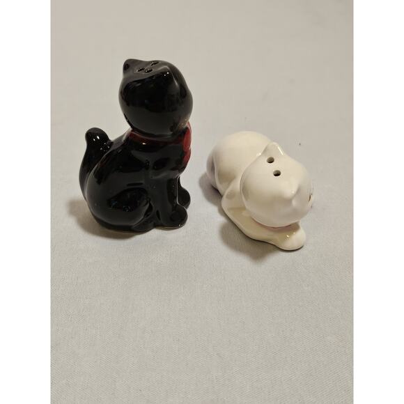 Vintage Salt and Pepper Shakers - Takahashi Black and White Kitties - Picture 4 of 8